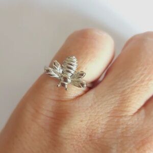 Sterling Silver Adjustable High-Polished Bumble Bee Ring!